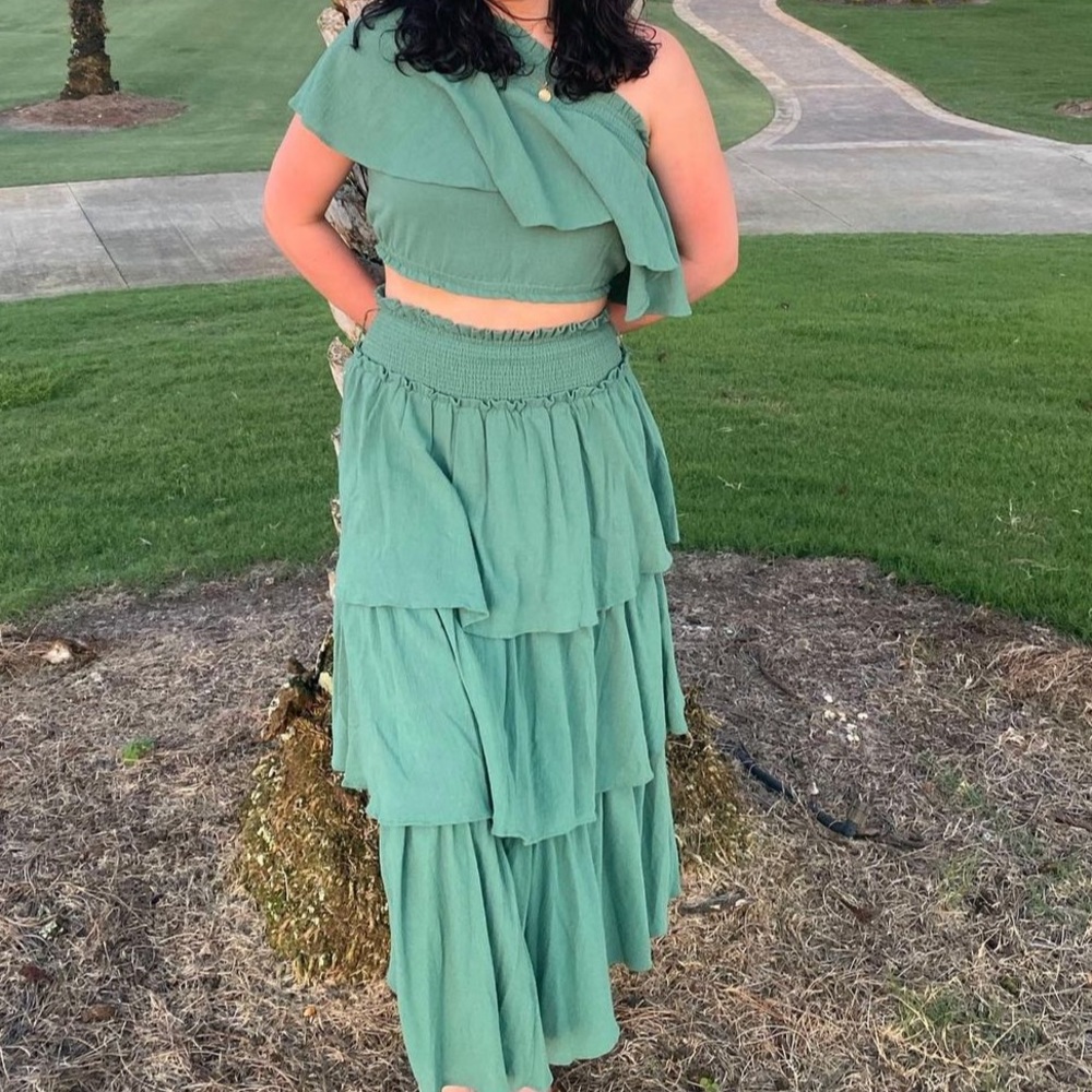 Wore this set once to take pictures. Fits sizes XS to S. Super cute & comfy!